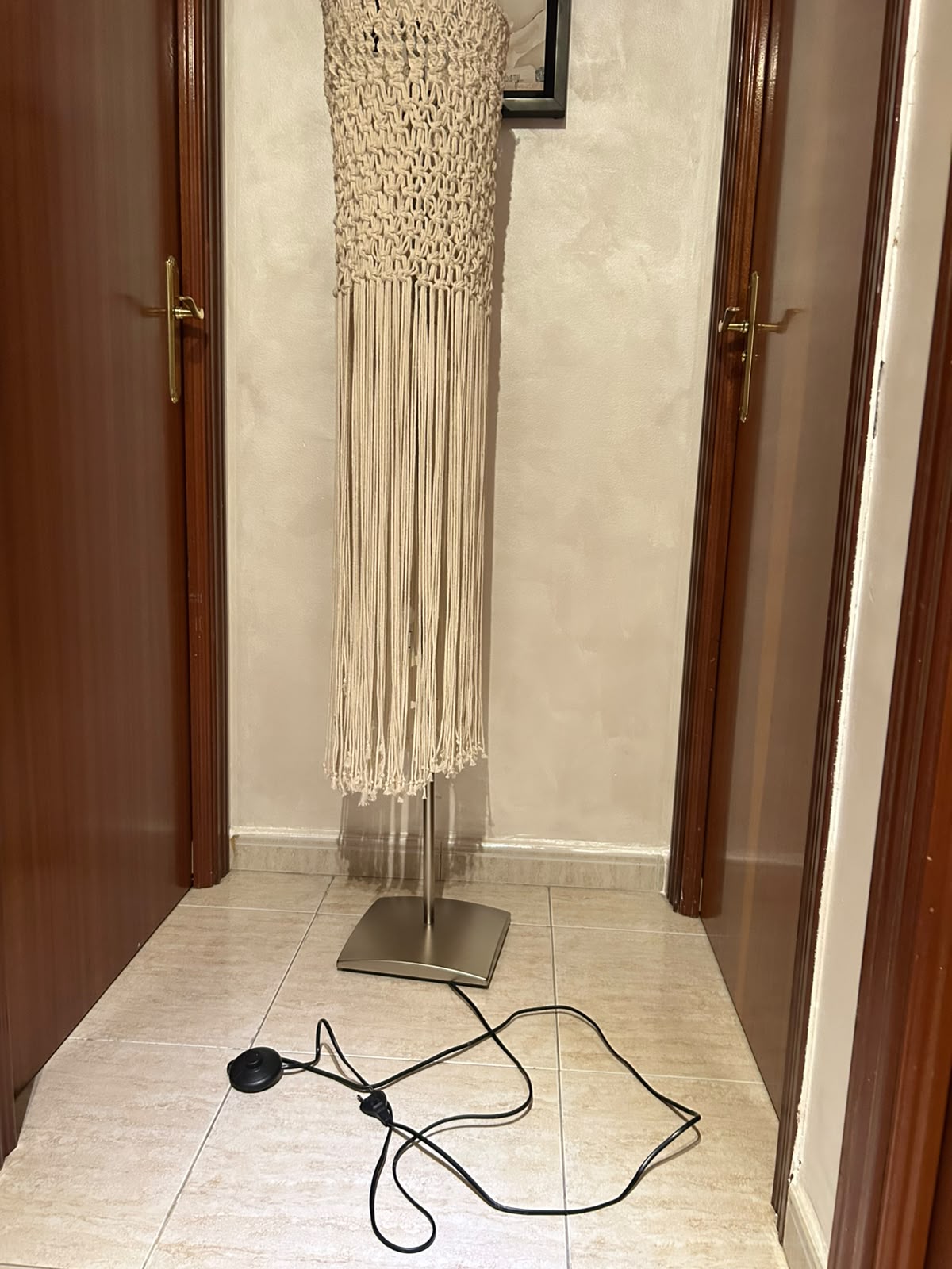 LAMPARA DE PIE BOHO DE MACRAMÉ