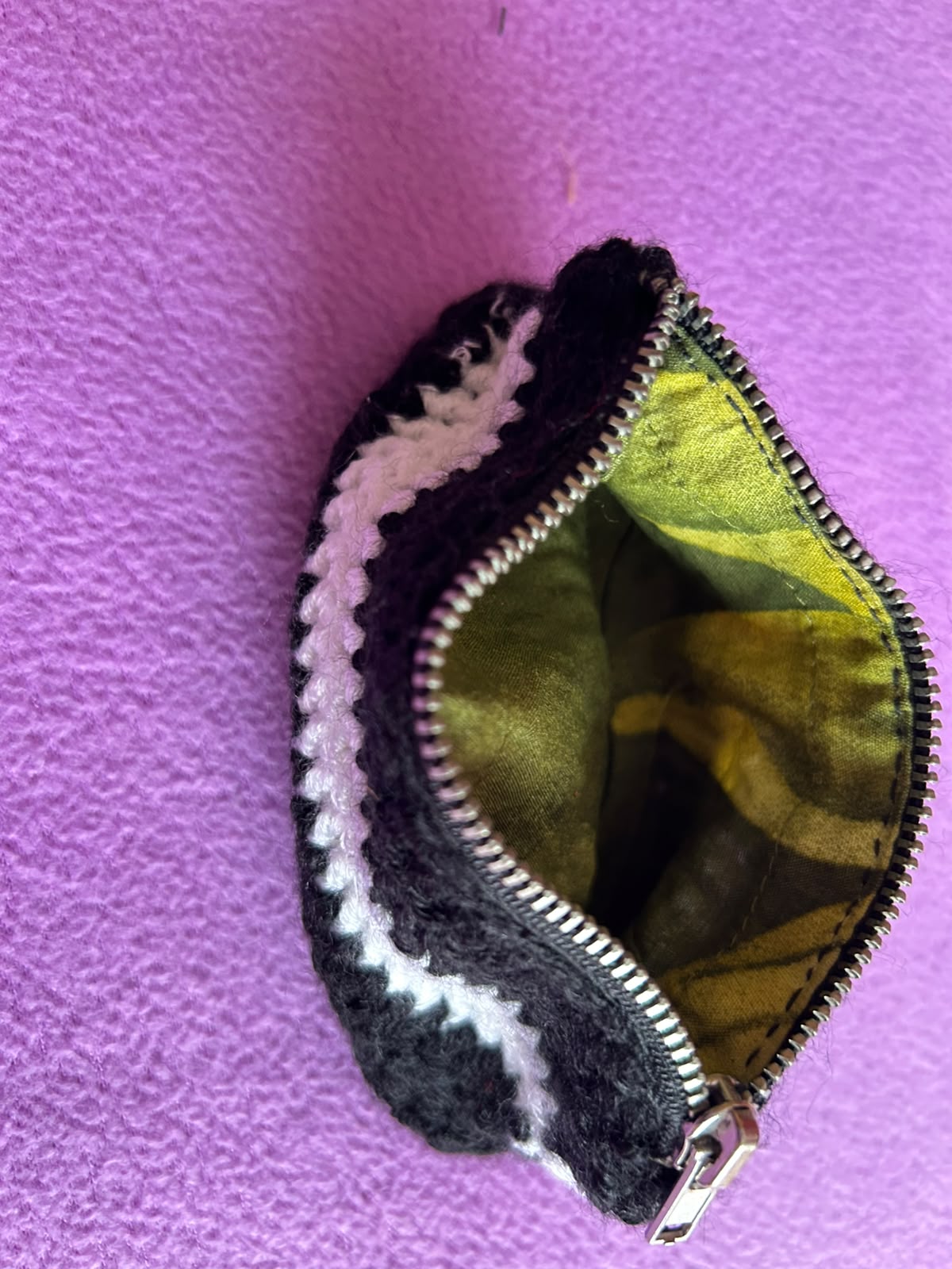 MONEDERO ARTEZANAL DE CROCHET CON CREMALLERA